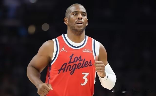 据名记Shams报道，快船、篮网和猛龙达成了一笔关于保罗的三方交易:篮网得到：