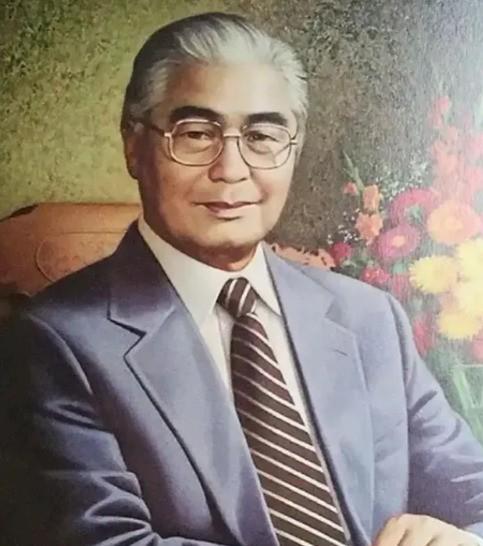 2005年，红色资本家荣毅仁在北京逝世，他留下的五个子女，如今都过得怎样？荣家又