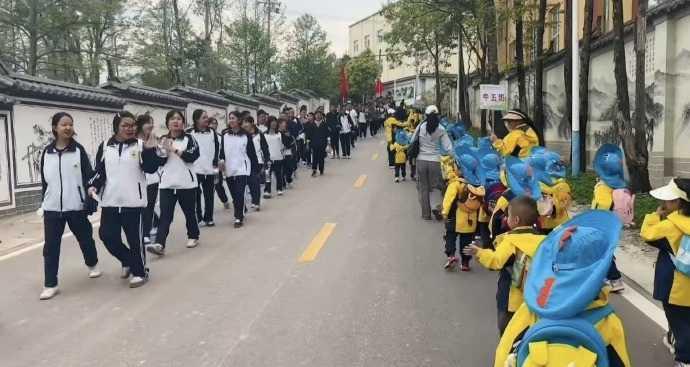 世界上最清澈的两个群体相遇了