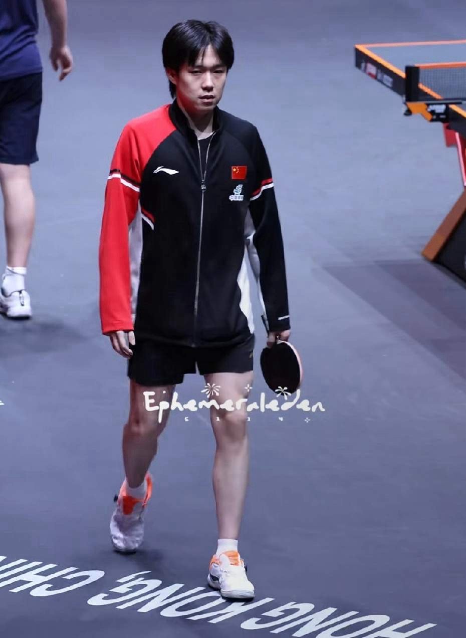 这次他没有因为林诗栋输了咬牙带伤硬拼扛到底头哥终于心疼他自己一次这样有信心他能打