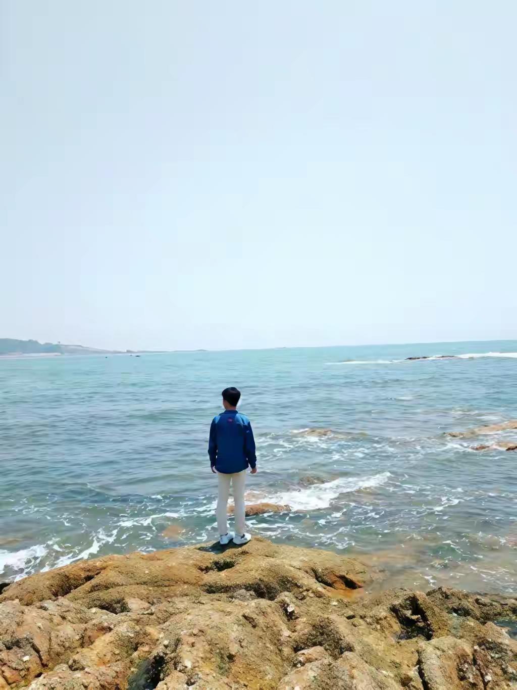 青岛30楼天台生死瞬间：22岁HIV感染者的重生之路，从绝望到照亮他人生命的志愿