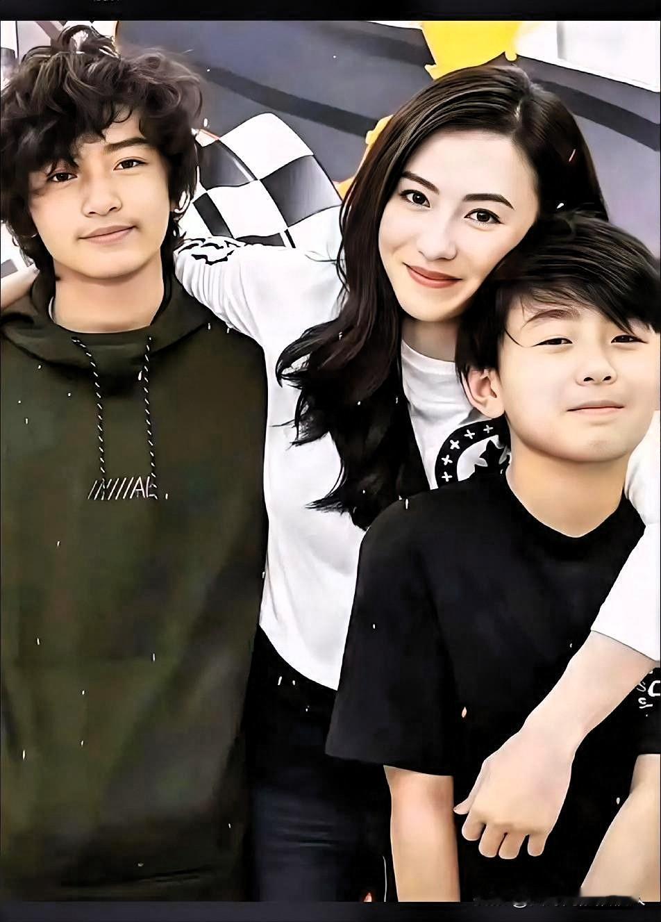 满世界都在猜那第三个孩子的爹是谁？结果张柏芝直接交底了：没那么多阴谋论，单纯就