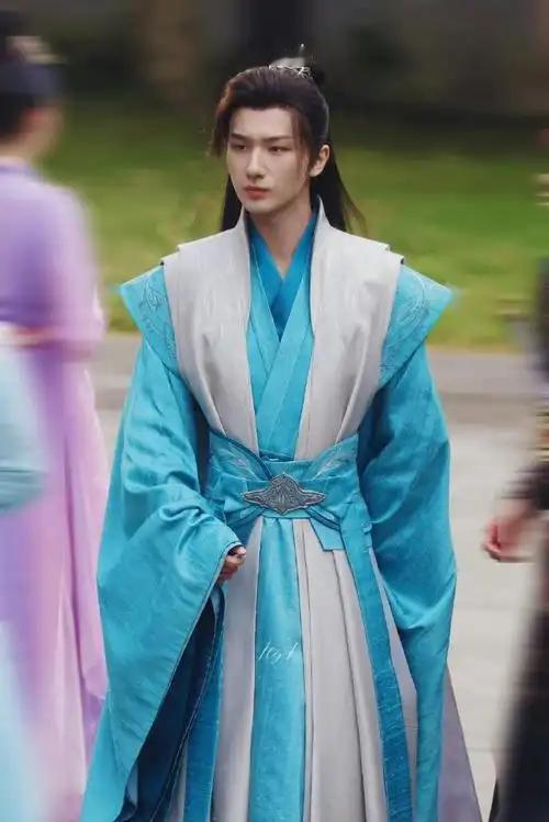 萧若风终究还是比不上萧瑟坦荡，还有点小人做派！苏暮雨想要与唐门结盟和琅琊王达成