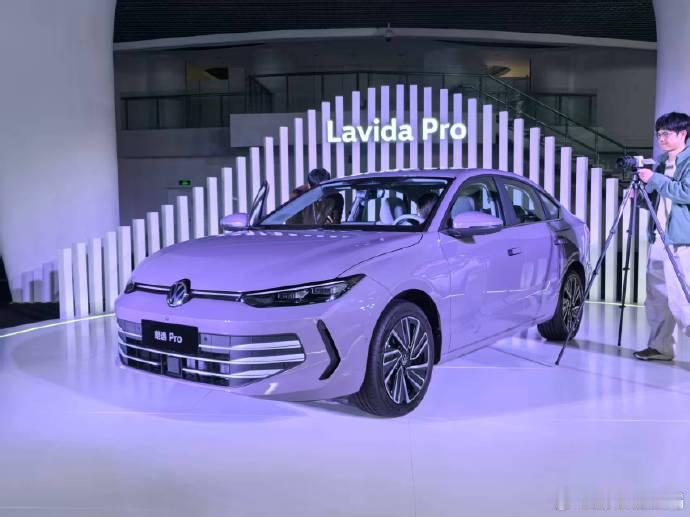 11月17日全新朗逸pro正式上市，售价8.88万元起，作为上汽大众旗下国民轿车