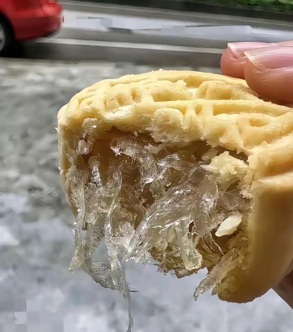 买到了土特产的饼，这里面是什么馅儿啊？