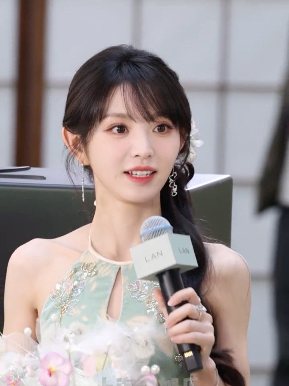 青天大老爷！田曦薇你好美啊今天的活动现场是名副其实的田满楼田曦薇飞吻田曦薇