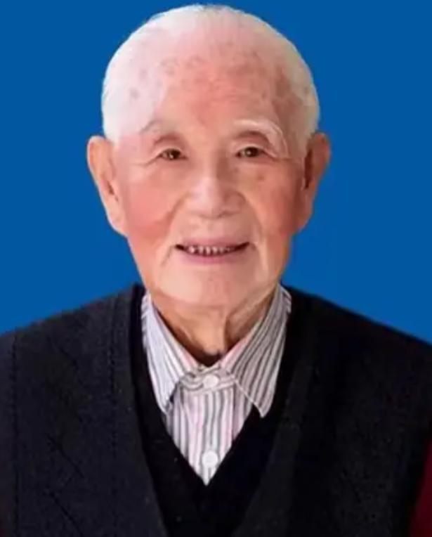 [赞]1945年10月，阎锡山的秘书李蓼源被带走，车子一路开到野外，墓坑早已挖好