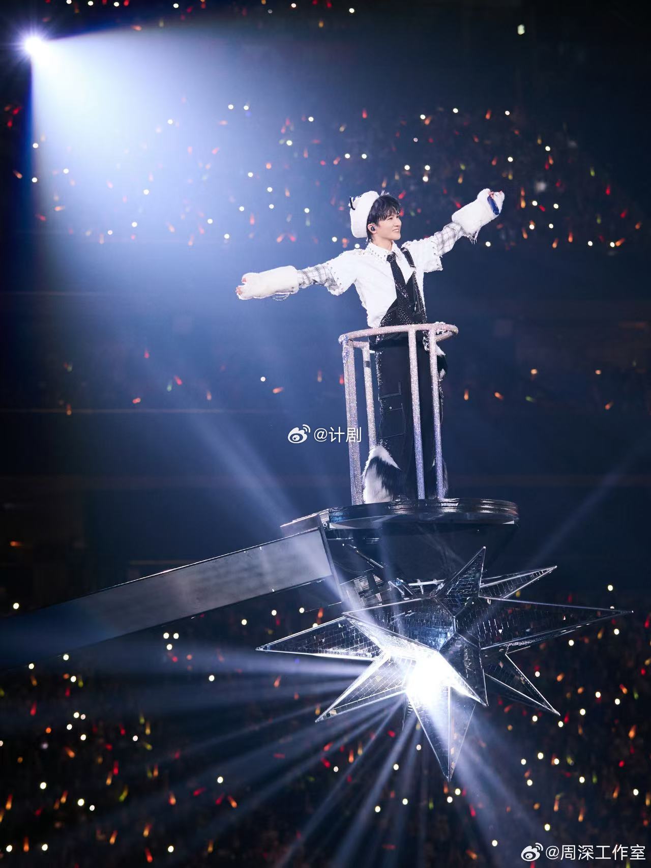 周深广州演唱会预售周深时隔六年在广州开演唱会周深广州演唱会重磅官宣！预售定档3月