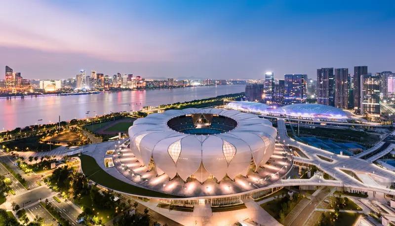 杭州为何难成一线城市?杭州难成一线城市，这事儿得好好唠唠。有人从地价、人口流入