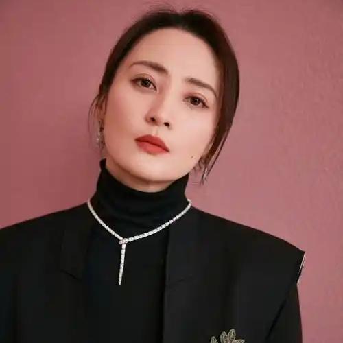 演员孙茜说：“《甄嬛传》筹拍时，制片人真的想邀请蒋勤勤来出演，说我们想跟陈建斌商