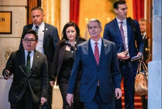 难怪美财长突然退出谈判回国，说白了就是美国原本以为能卡住中国脖子的AI技术管制这