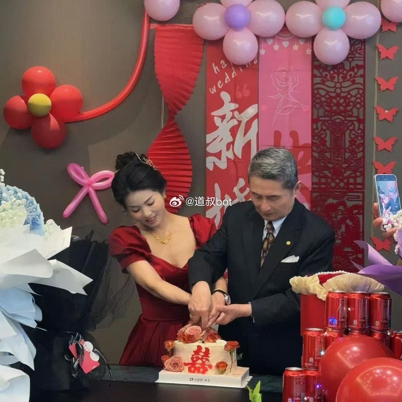 这位女子骄傲的宣布，嫁人就嫁老登，勇敢的做自己。她揭开了婚恋市场的真相，女人之所