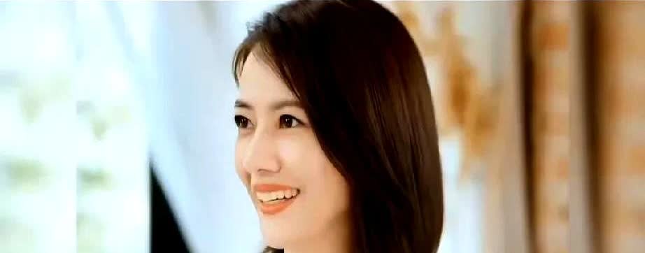 哈哈，高圆圆说女儿就是扎着小辫子的赵又廷，赵又廷也很苦恼，女儿太像他，如果像妈妈