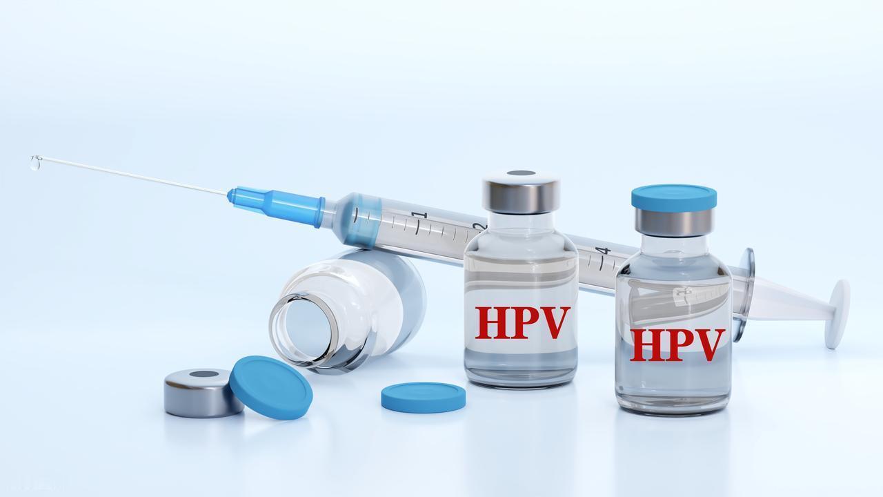 先说结论：得扁平疣≠得宫颈癌，出现了扁平疣也不会因此更容易得宫颈癌。扁平疣是