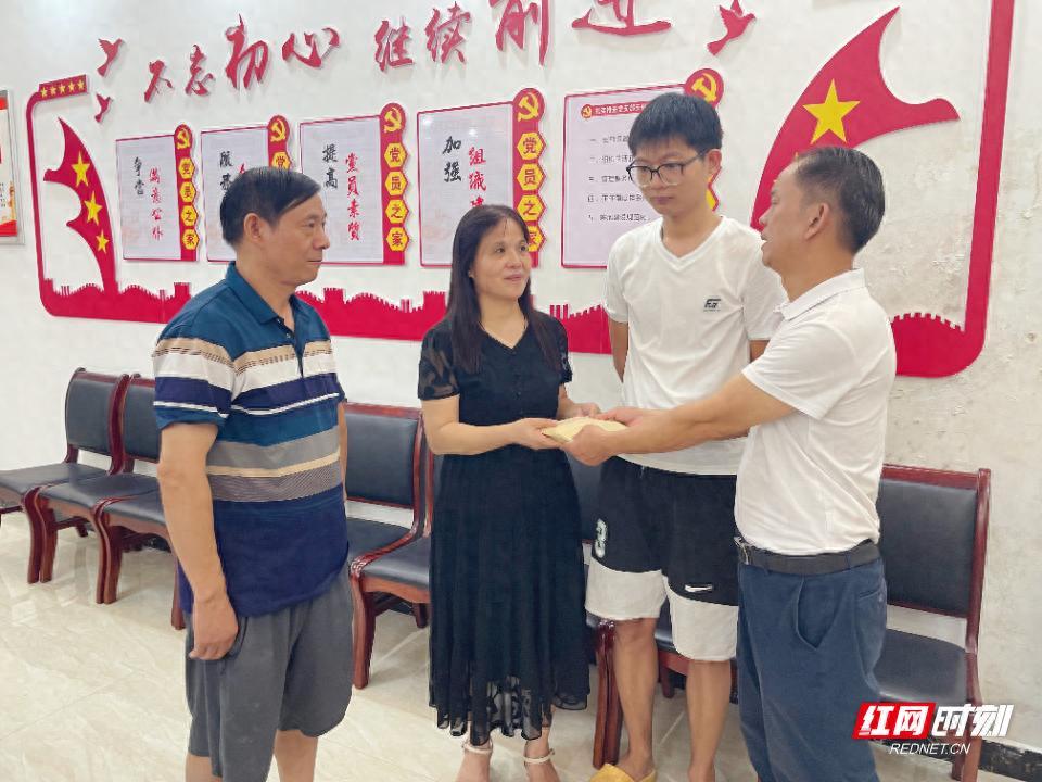 全网热议的湖南祁东店主施救老人遭索赔事件，迎来官方明确定论。经派出所、司法局调取