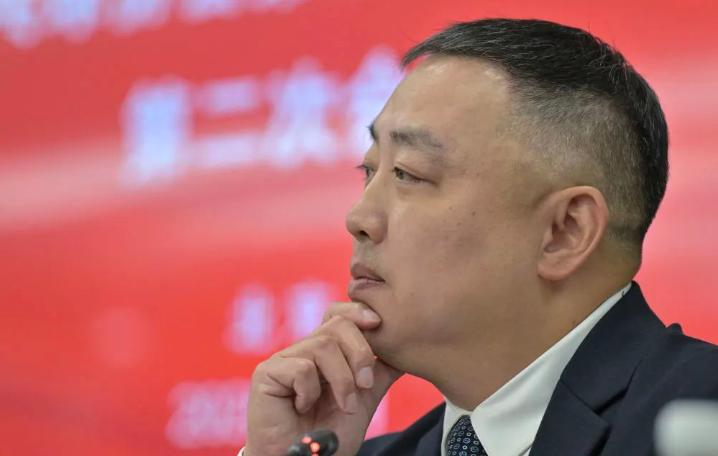 “铁打的刘国梁，流水的冠军！”这是曾经在乒坛广为流传的一句话。刘国梁当主席，带队