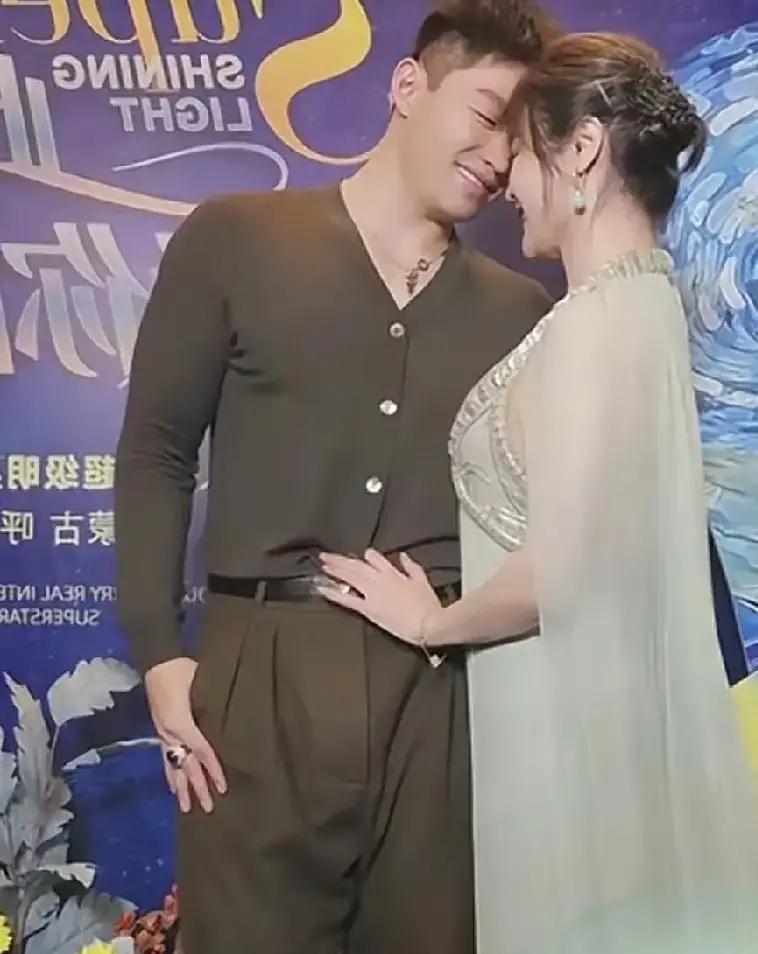 别跟骂街的人对骂。于文红小男友和罗兰多互撕那阵，全网看戏。一个拼命泼脏水，