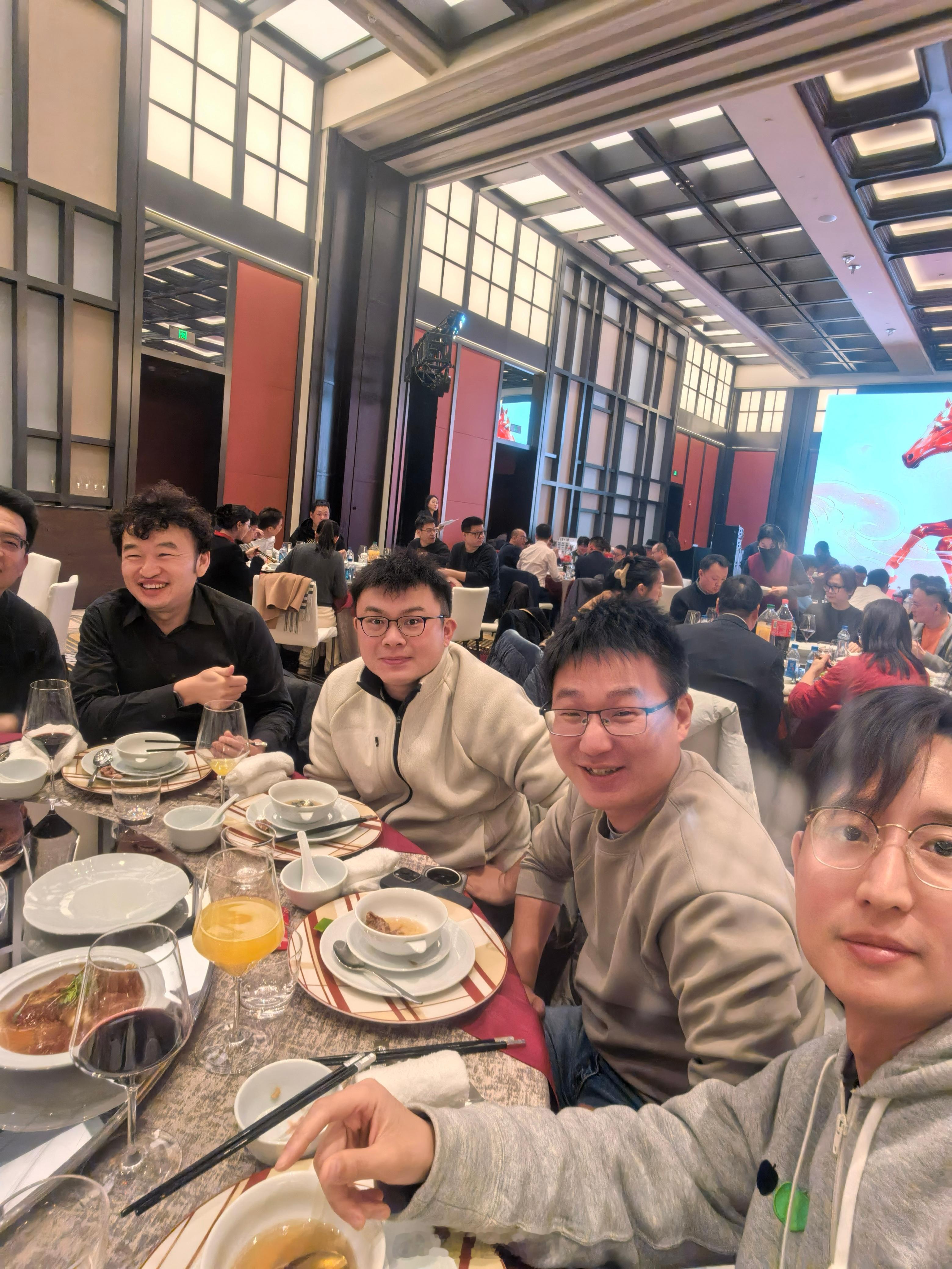 幸得跟大佬们合影一张