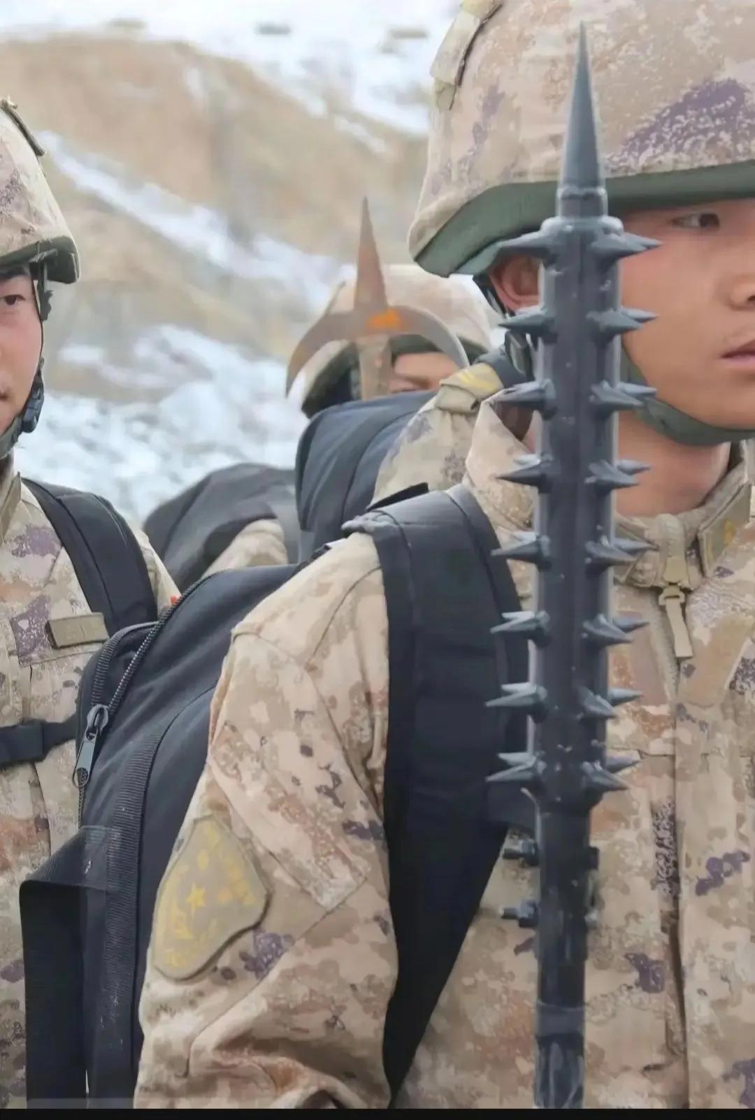 高端的玩家，往往采用最朴素的武器。小国在努力发展无人机和机器狗，大国却改回了