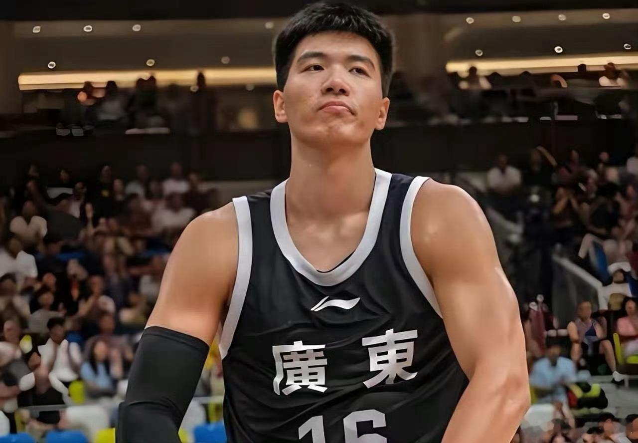 杜锋对焦泊乔已经无可奈何了。曾经被炒上天的焦泊乔终于加盟广东宏远了，但通过