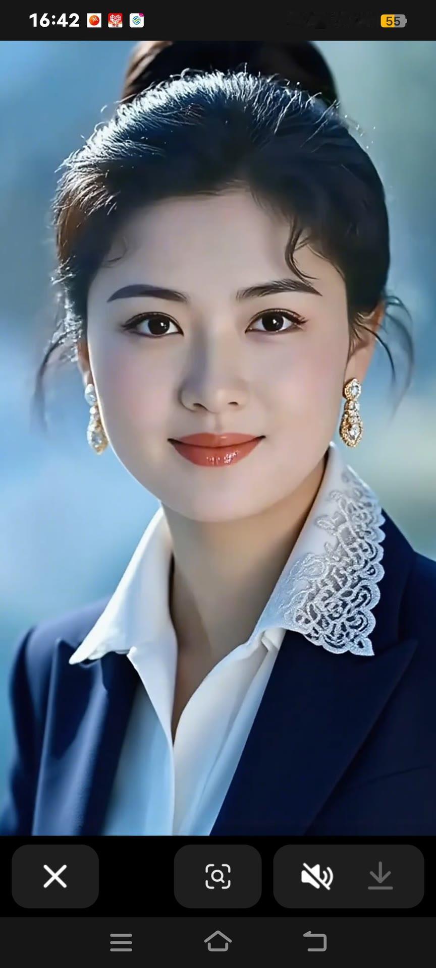 优雅职场女性，自信微笑，时尚穿搭