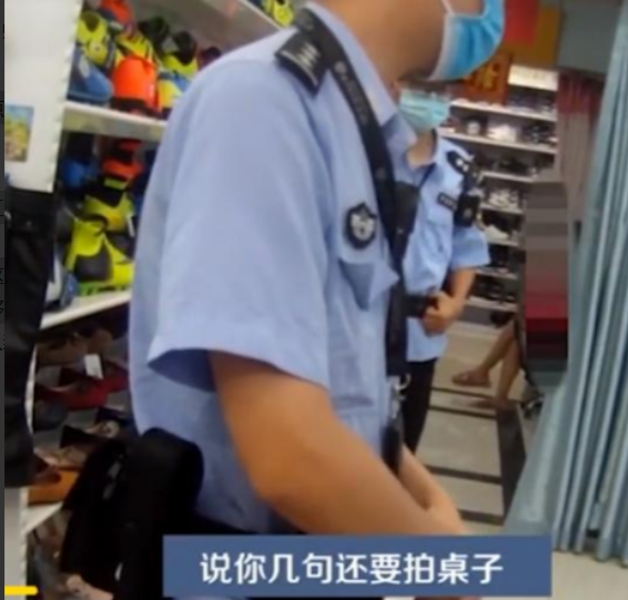 “把我爸爸抓起来！”浙江义乌，一男孩放暑假在爸爸店铺里打工，约好工资一日一结，每