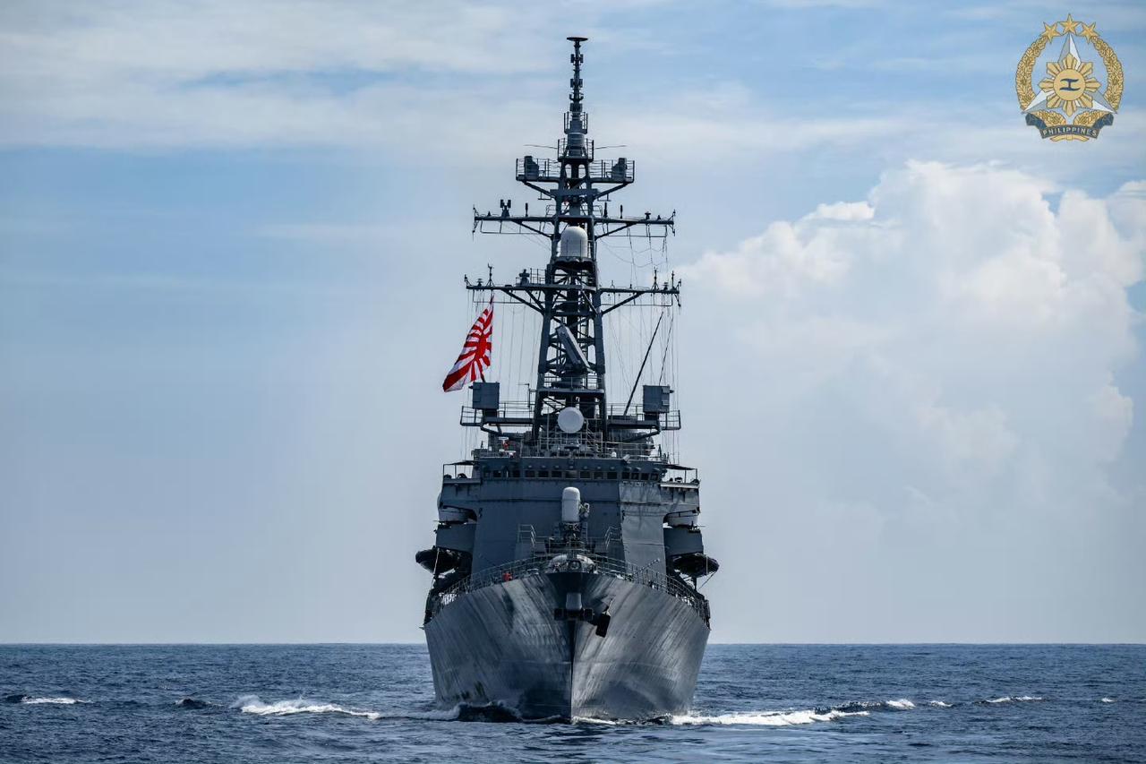 日菲南海联合演习——11月29号，日本海上自卫队春雨号驱逐舰(DD-102)与菲