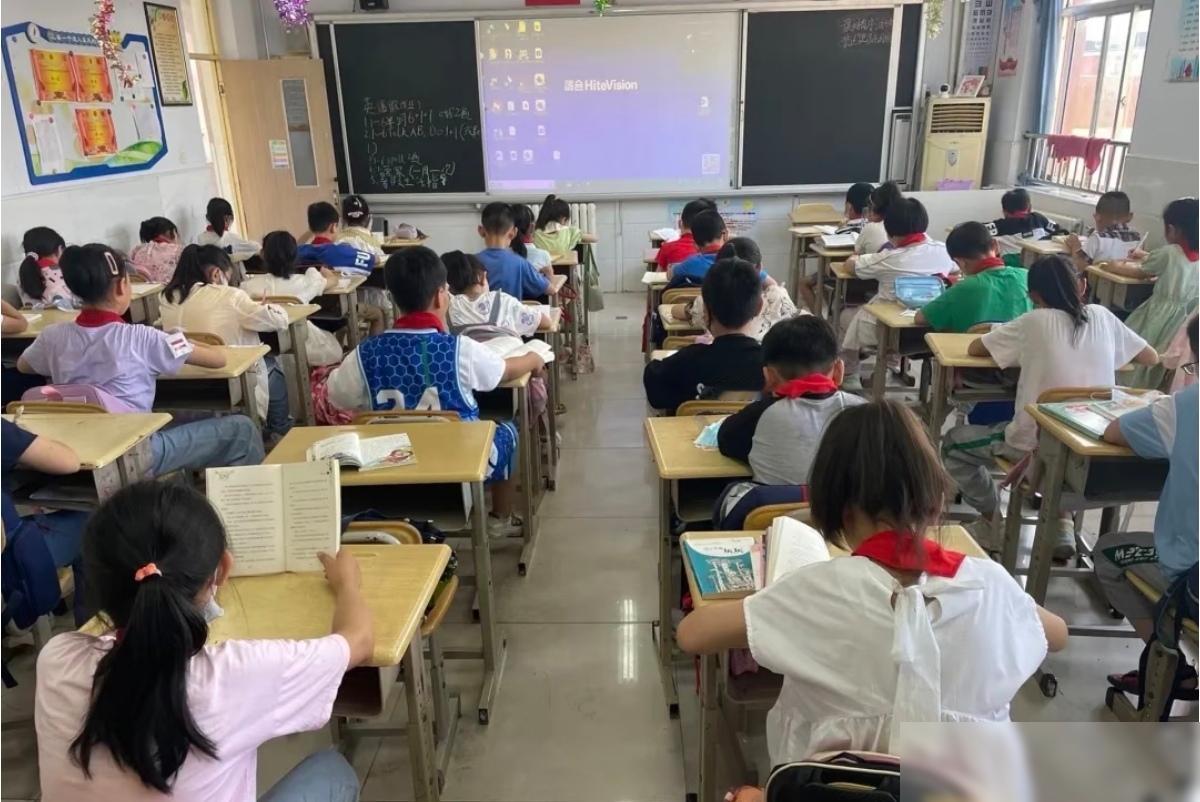 我以前的校长，遇到家长无理取闹，直接请到办公室，家长以为是学校要服软，没想到等来