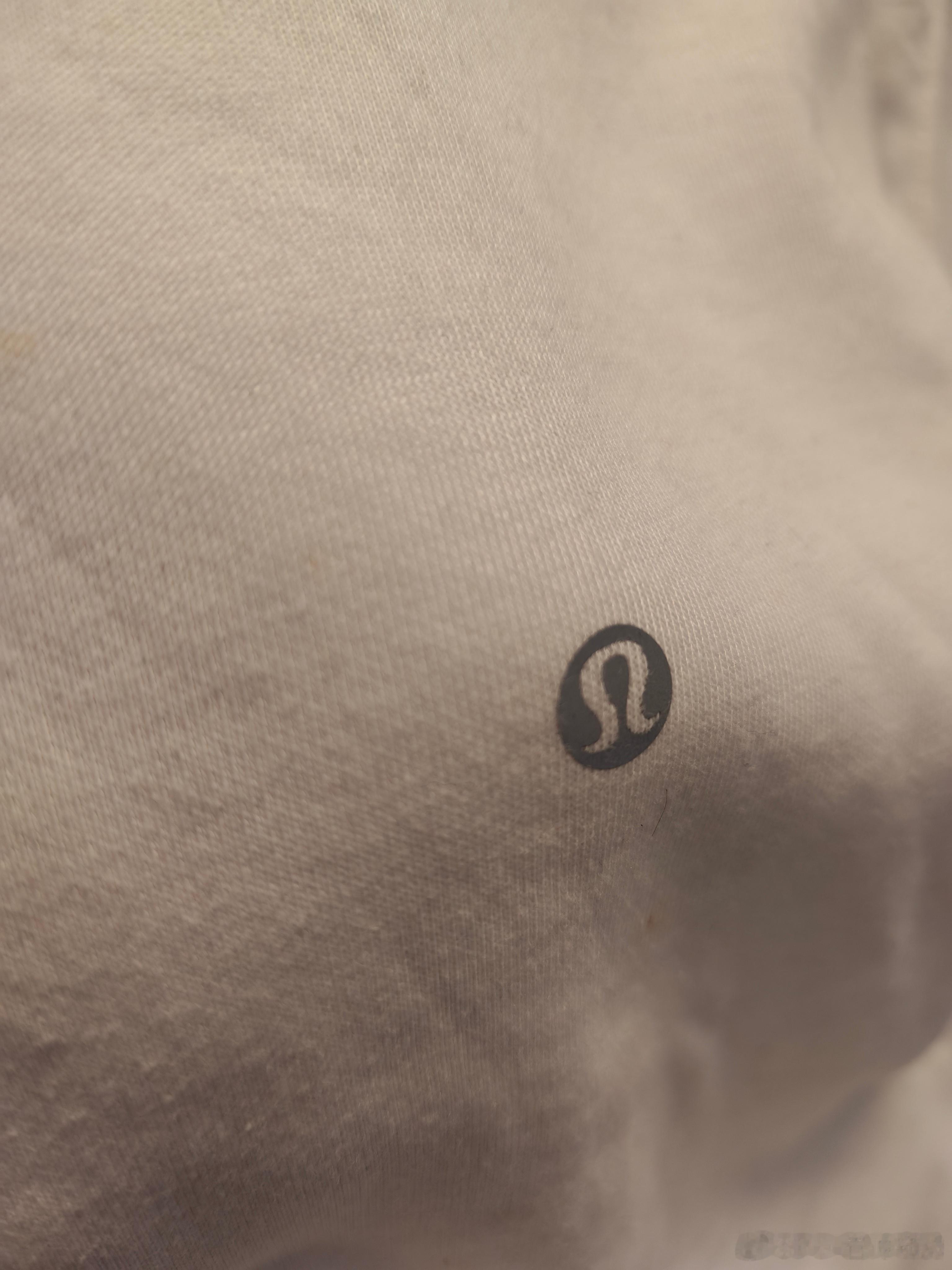 千元lululemon外套仅穿一次就起球证明是真货我的套头衫同样穿一次起球之后几