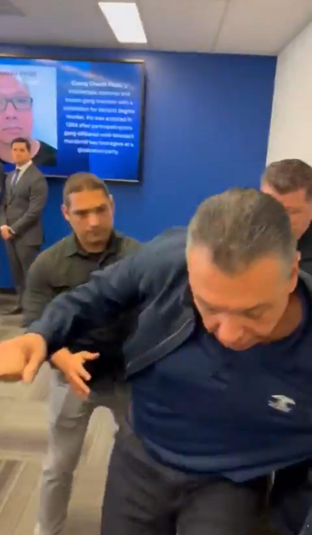 ❗️震惊美国民主党参议员亚历克斯-帕迪拉（AlexPadilla）因