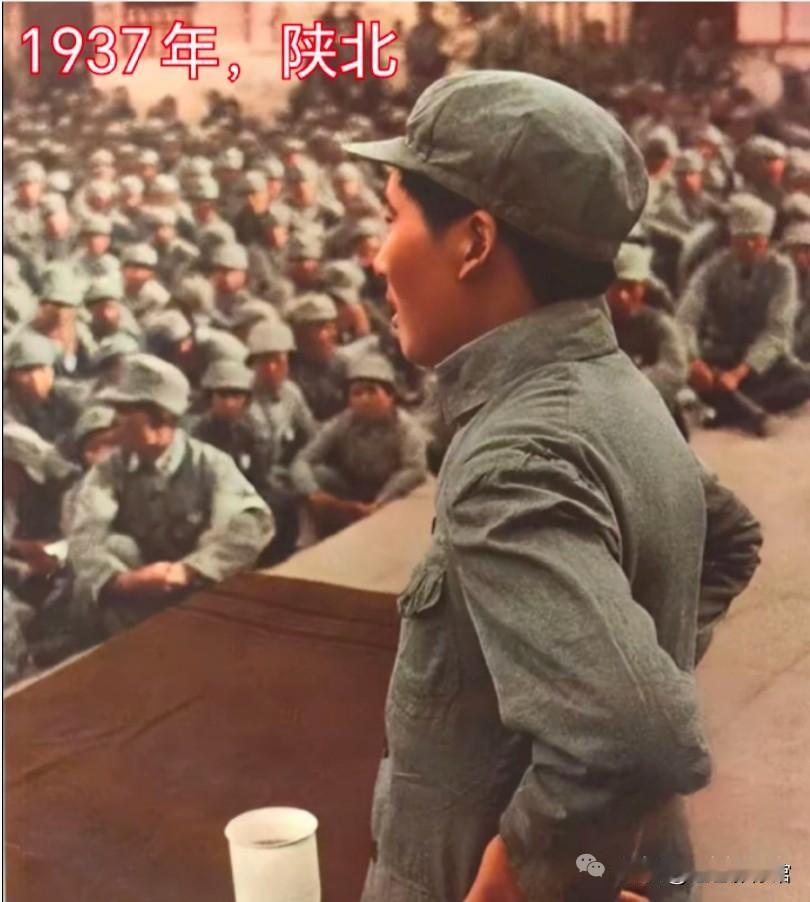 1937年，同一年的毛主席与蒋介石，二人的举止气质，天差地别
