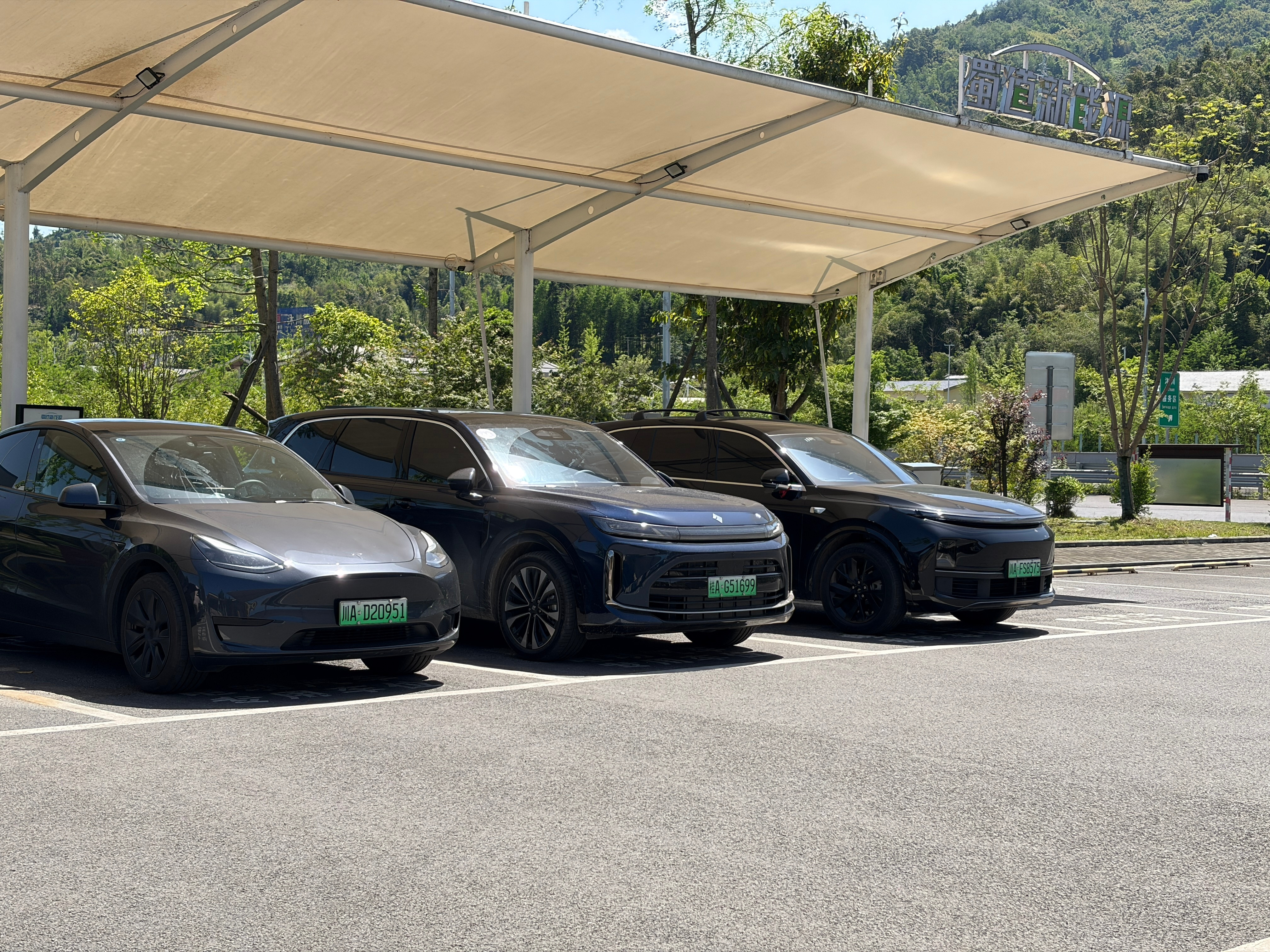 如果华境S最终定价20W的话我觉得这车就夯爆了…这车我开了5天了，越开越喜欢首先