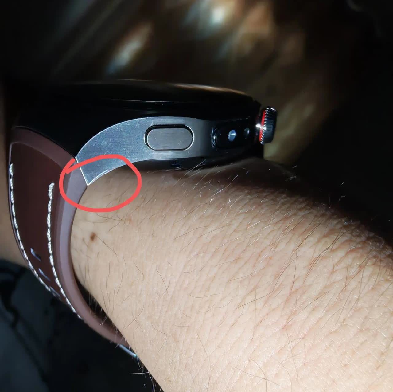 新买的华为watch5手表，用了几天就发现了这个切割痕。华为售后换机是翻新机嘛？