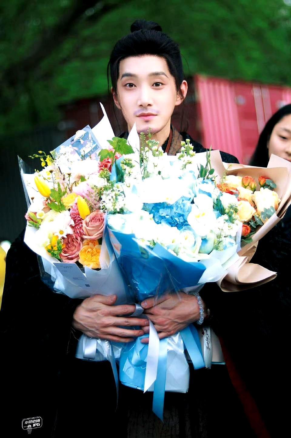 3月才播？郭敬明又拖档29集《月鳞绮纪》从1月改到3月，优酷至今没官宣。杀