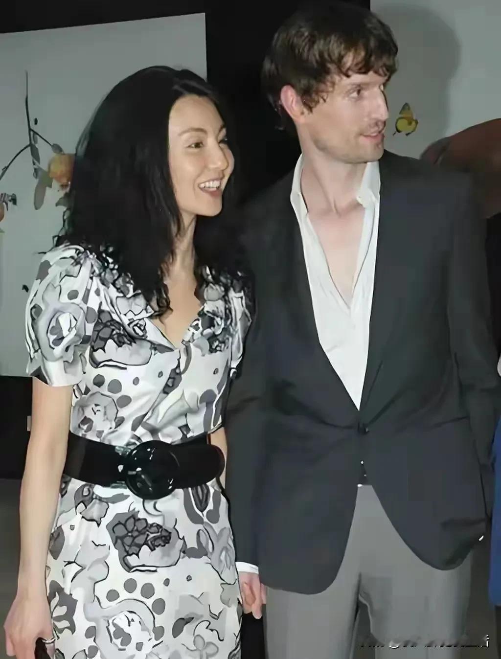 张曼玉交往过很多外国男友，德国建筑师Ole是其中之一。他的著名作品就有中央电视