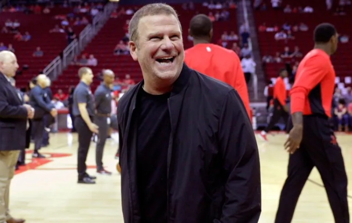 据ESPN记者TimMacMahon表示，火箭队老板蒂尔曼-费尔蒂塔吸取了早年