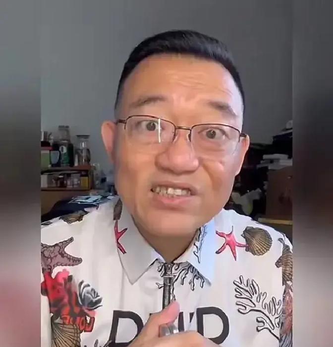 直播没封杀郑好。直播救了他。你看他小剧场的票版。稳。但掀不起风浪。传统