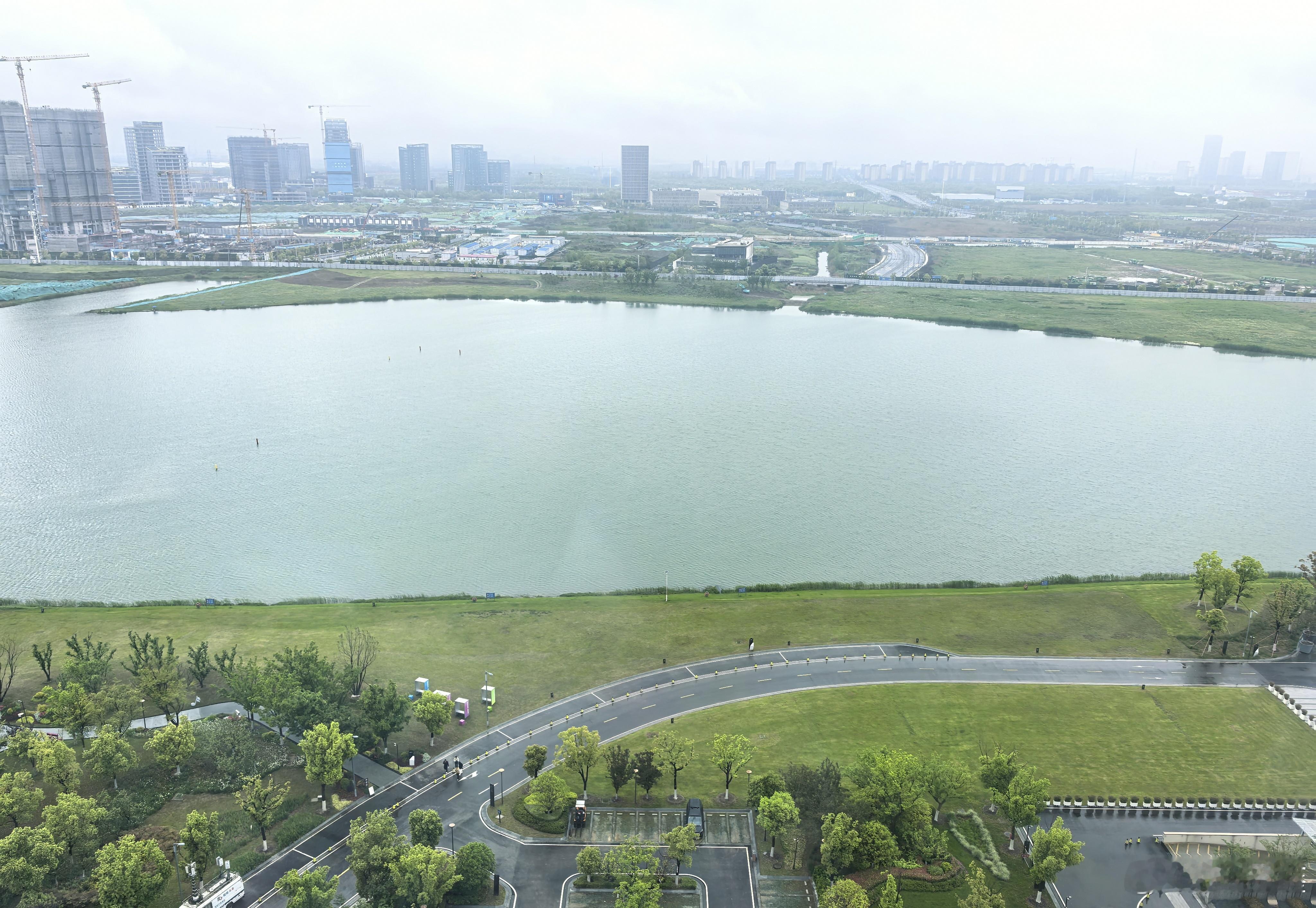 讨好型人格建议反复阅读所谓“反复阅读”只能是转移个人某个时段的注意力，而改变