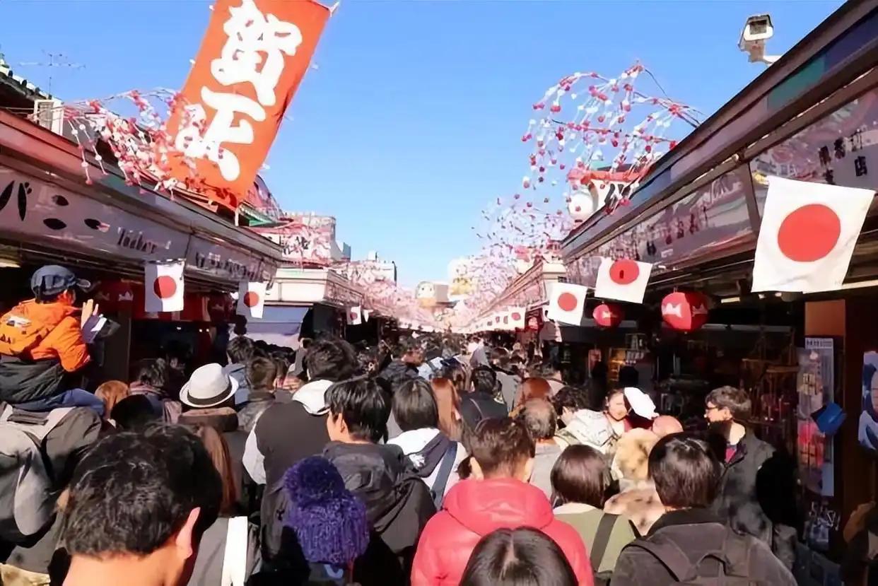 滞留日本游客不愿回国：玩心比“回家”更重要？最近网上传出，部分滞留日本的游客