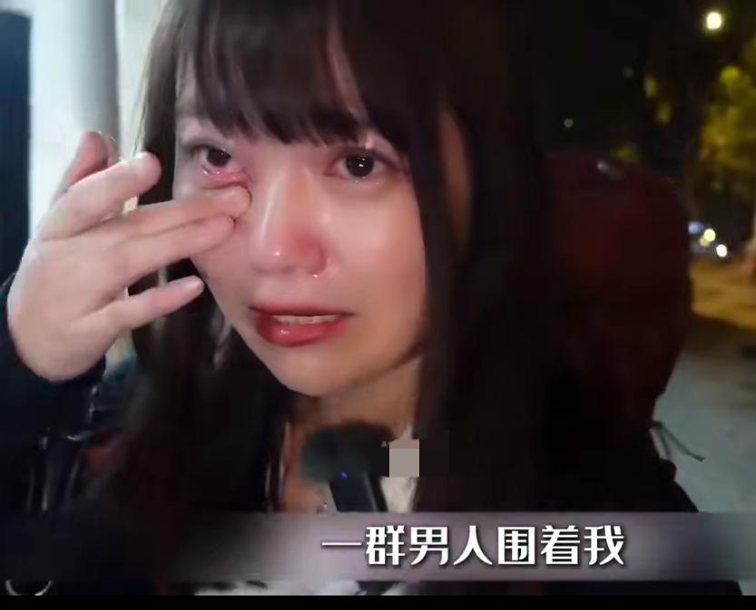 日本妹子看到其他博主印度行的视频流量很高，于是她独自一人勇闯印度，刚落地德里机场