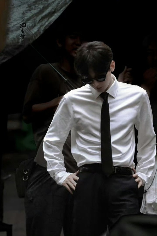 香港艺人夸人好实在，卫诗雅采访感谢成毅把香港经济都带好了