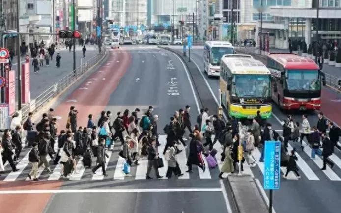 日本经济总量的天花板是6万亿美元，30年过去了，还没突破，遥遥无期。德国的天花板