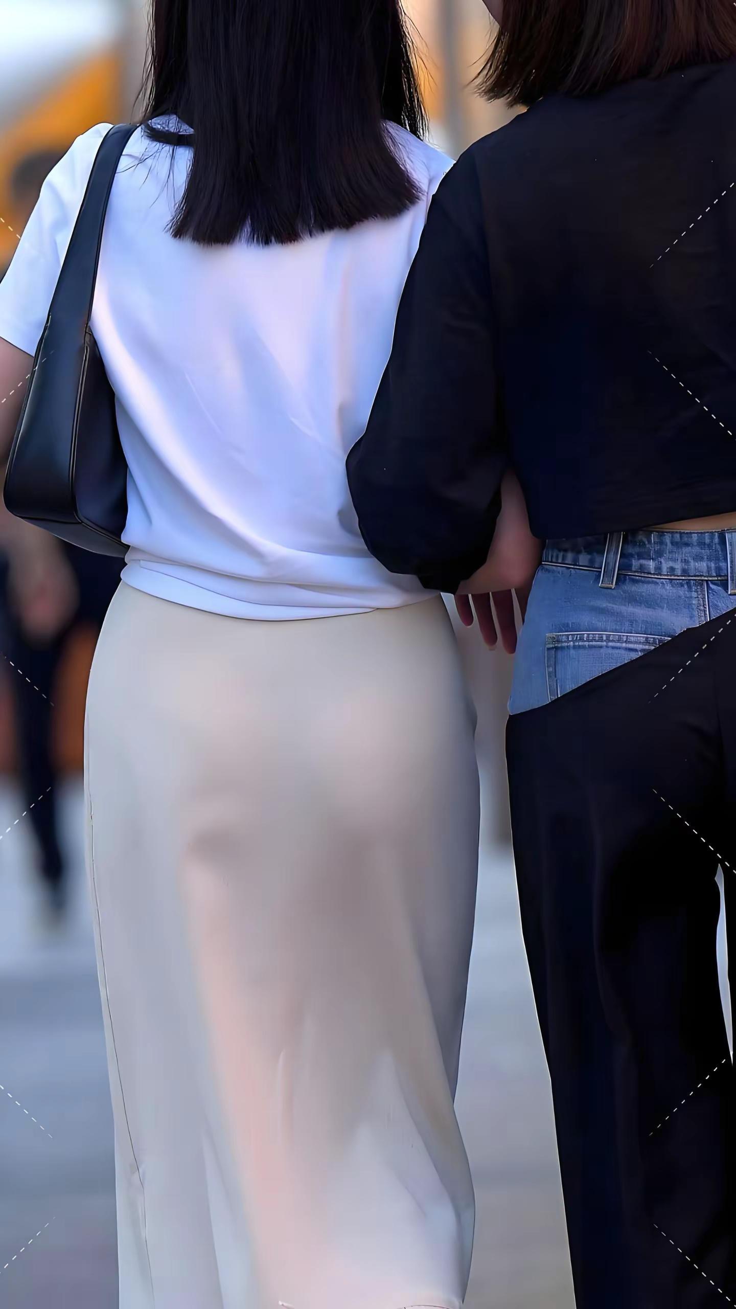 每日穿搭街拍时尚穿搭裙子高颜值美女...