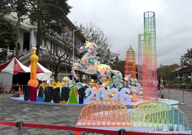 台北灯节展上海花灯遭绿营攻击针对台北灯节展出上海花灯，民进党台北市议员林