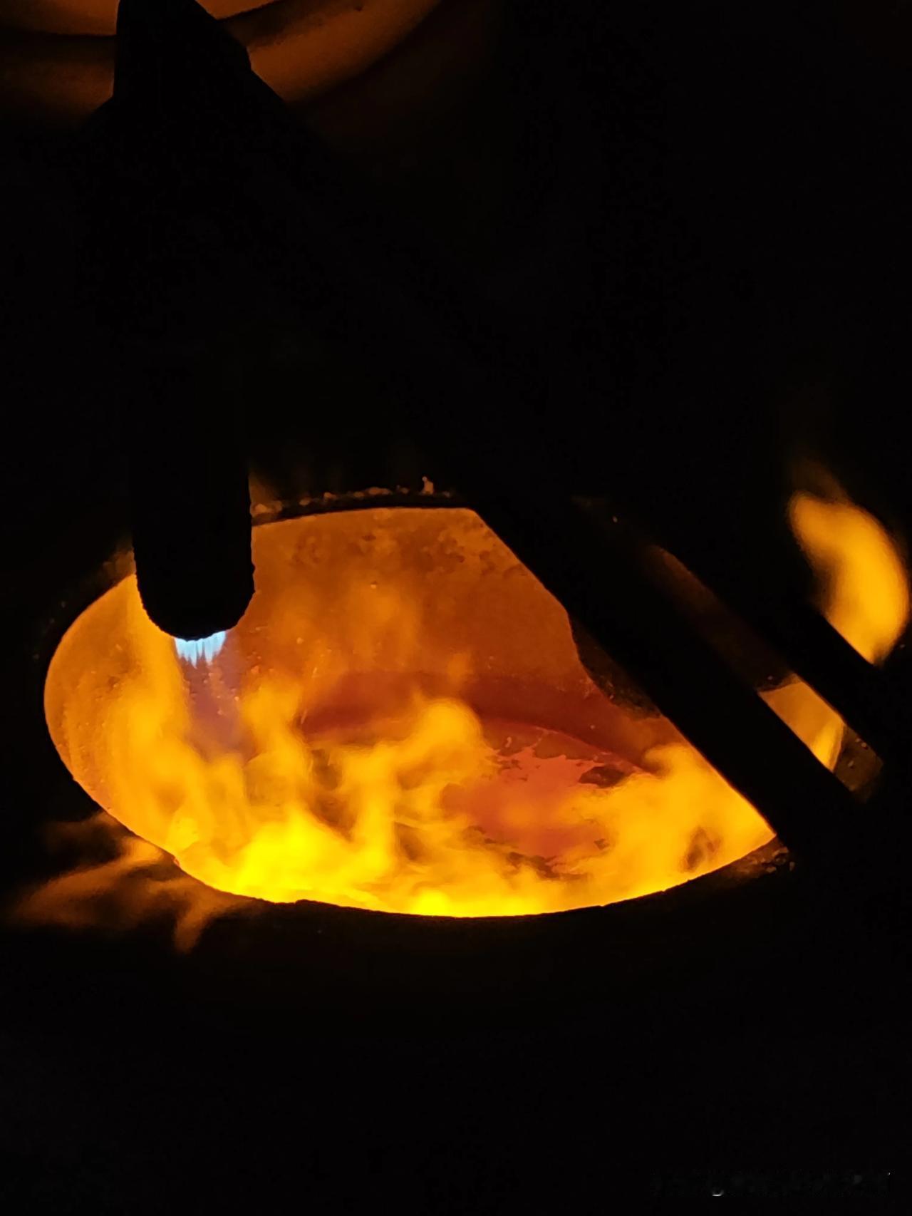 银价一路走高，不少老银古董被熔成银料变现，骂声也跟着来，有人说暴殄天物，可惜了老