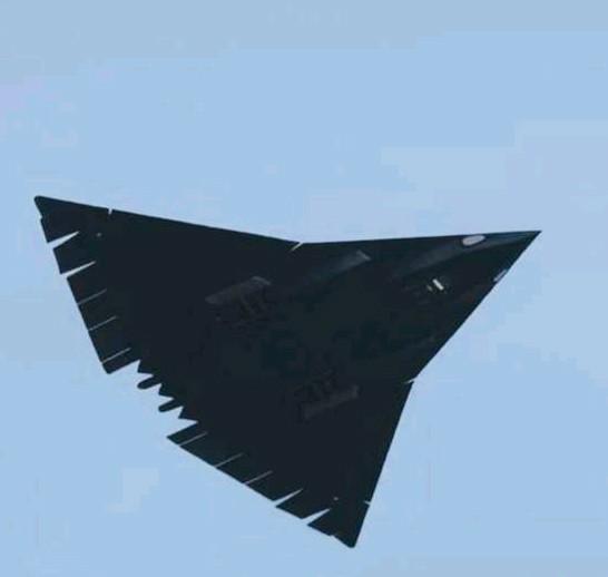 在“六代机”的竞争中，中国已经走在了美国的前面，“成飞”的歼36必将是世界上第一