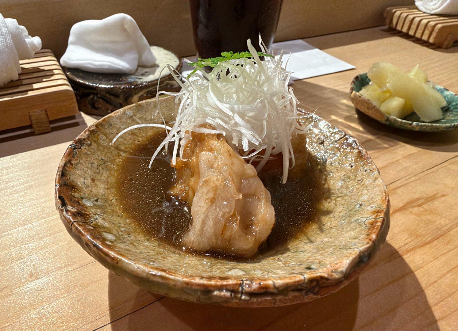 直到吃进嘴巴之前我都以为这是一块锅包肉。​​​