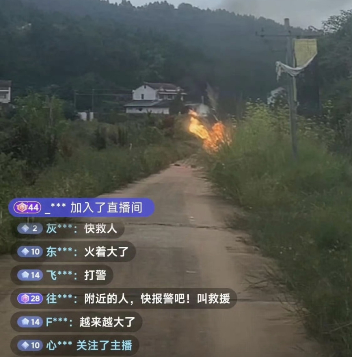 四川网红“唐飞机”直播时坠机身亡，千名网友在线目睹悲剧9月27日下午，四川广元