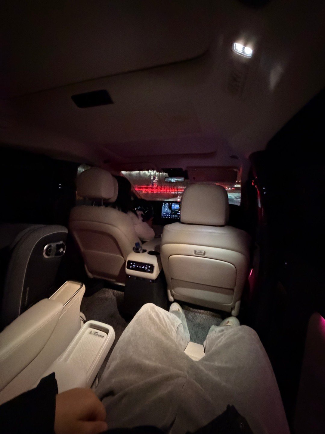 MEGA好久没开过了，每次都是坐后排。帝位稳固。