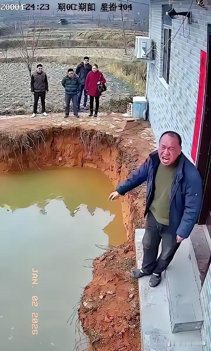 广西这事儿闹得，那个拦着不让建房的邻居，这下怕是连觉都睡不着了！本来人家手续